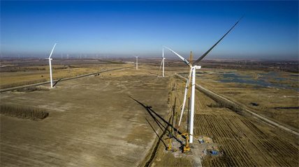正在建設中的大慶喇嘛甸油田風電項目現場。
